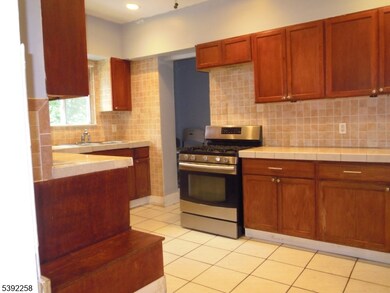 56 Pine Grove Terrace unit UPR, Newark, NJ 07106 - photo 5