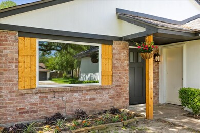 16810 Hibiscus Ln, Friendswood, TX 77546 - photo 3