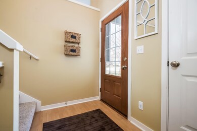 005-Foyer-2456112-medium