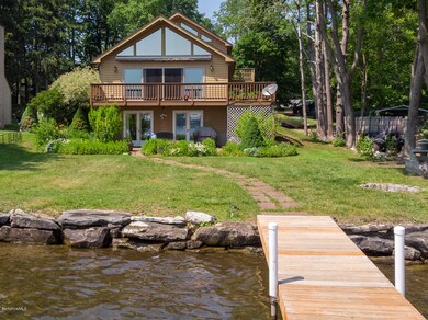 Dock to house