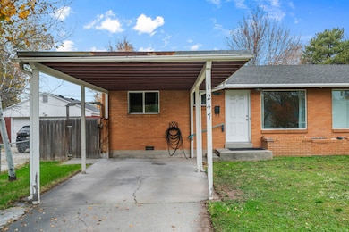 1247 E Carport
