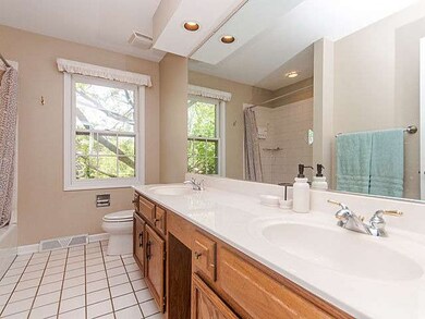 2211 Mercer Ct, Naperville, IL 60565 - photo 4