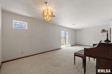 930 17th St unit 24, Moline, IL 61265 - photo 5