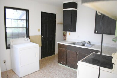 2423 Elizabeth St, Nacogdoches, TX 75964 - photo 5