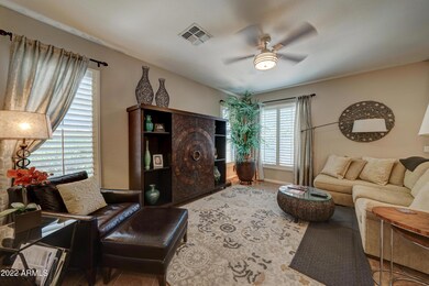 541 N Eucalyptus Pl-5