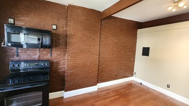 4 Wilbur Ct unit 3, Boston, MA 02128 - photo 2