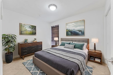 150 SW 10th St unit 4, Miami, FL 33130 - photo 2