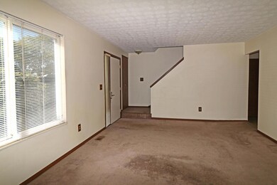 Plush carpet, double windows