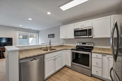 27 Bennett St unit 27, Nashua, NH 03064 - photo 3