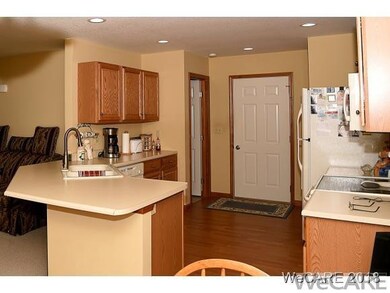 818 Adams Ct unit 20, Wapakoneta, OH 45895 - photo 5