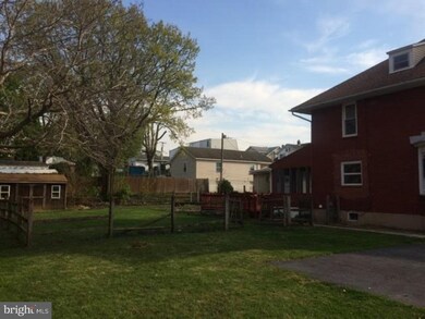 1104 Elizabeth Ave, Reading, PA 19605 - photo 2