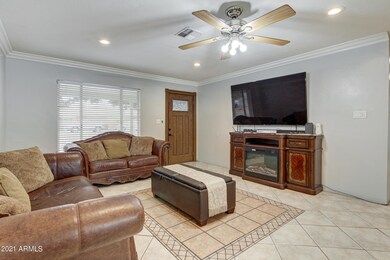 2219 E Devonshire Ave-5