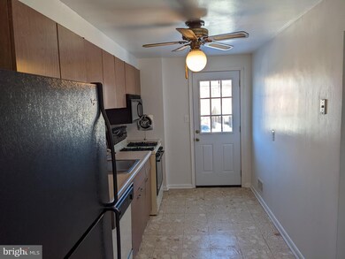 976 Circle Dr, Halethorpe, MD 21227 - photo 5