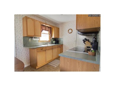 Kitchen with oak cupboards