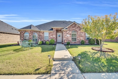 542 Meadowlake Dr, Waxahachie, TX 75165 - photo 2