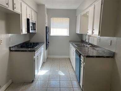 7146 Shady Vale Ln, Houston, TX 77040 - photo 6