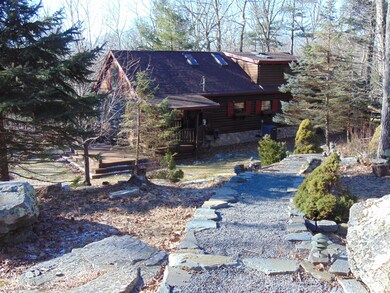 137 Gunstock Ln, Tafton, PA 18464 - photo 2