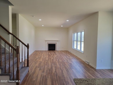 933 Ridgeview Cir, Castleton-On-hudson, NY 12033 - photo 4