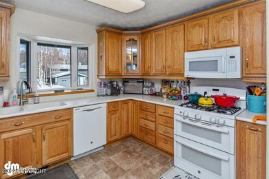 3820 Runestad Cir, Anchorage, AK 99502 - photo 4