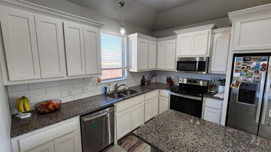 201 NW Granite Ave, Cache, OK 73527 - photo 7