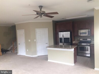 13069 Marcey Creek Rd, Herndon, VA 20171 - photo 2