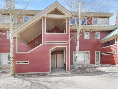 Front Entrance to Lakeshore #1551