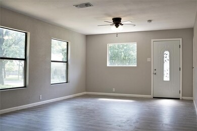 1518 S Lindsay St, Gainesville, TX 76240 - photo 6