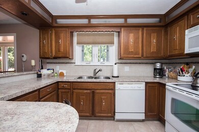 23 Oakhurst Dr, Greenville, RI 02828 - photo 5