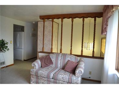 Entry/Foyer.