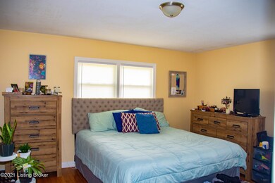 8002 Red Bud Hill Dr, Louisville, KY 40228 - photo 5