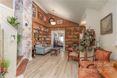 915 W Chapel Rd, Asheville, NC 28803 - photo 5