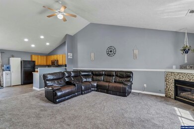 204 Alder St, Independence, OR 97351 - photo 4