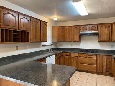 1607 Mcanear St, Cleburne, TX 76033 - photo 4