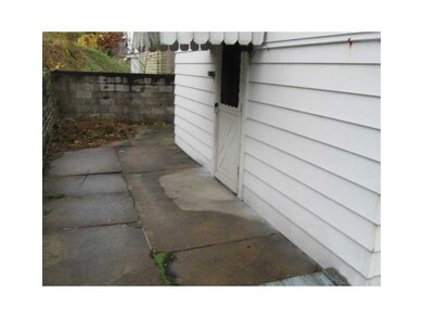 313 Lowell St, Vandergrift, PA 15690 - photo 6