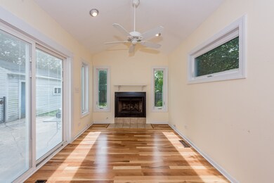 1936 N Poplar St, Waukegan, IL 60087 - photo 2