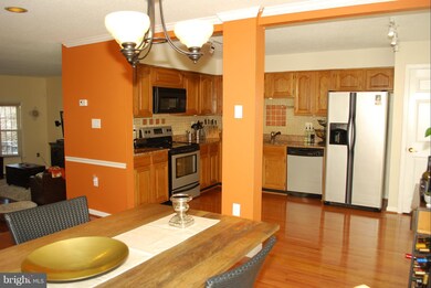 7206 Squirrel Run Ct, Springfield, VA 22152 - photo 7