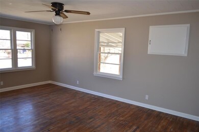 1610 W Johnson St, Denison, TX 75020 - photo 3