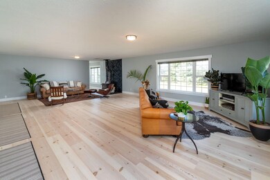 25025 Dodds Rd, Bend, OR 97701 - photo 2