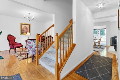 11610 Scarlet Leaf Cir, Germantown, MD 20876 - photo 5