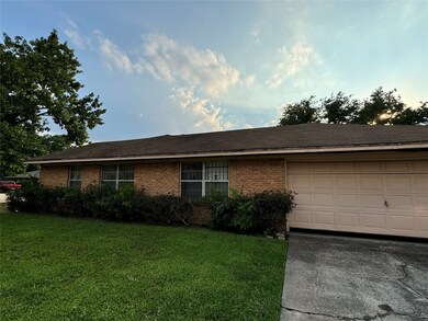 627 Bizerte St, Houston, TX 77022 - photo 3