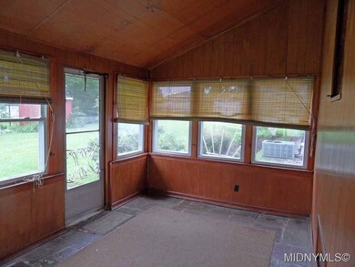 1806 Crouse St, Utica, NY 13501 - photo 4