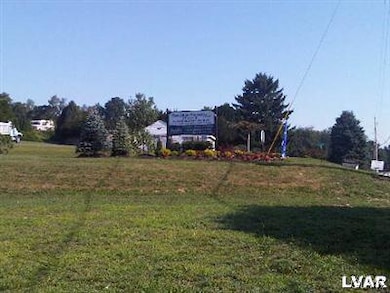 5690 Saucon Ridge Rd unit lot 9, Coopersburg, PA 18036 - photo 2