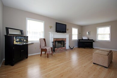 04LivingRoom
