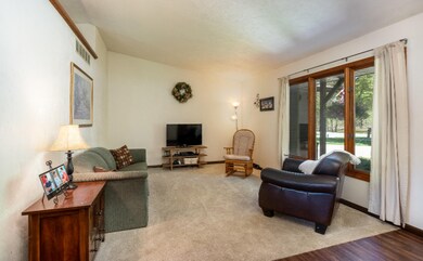 16654 James St-15