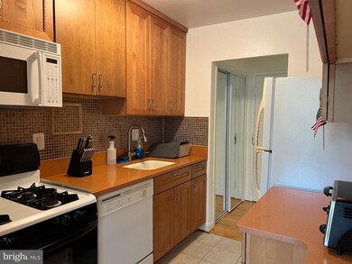 Taft Towers unit 406, Arlington, VA 22201 - photo 6