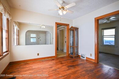906 Bensch St, Lansing, MI 48912 - photo 5