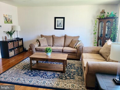 4215 Lyman Dr, Philadelphia, PA 19114 - photo 3