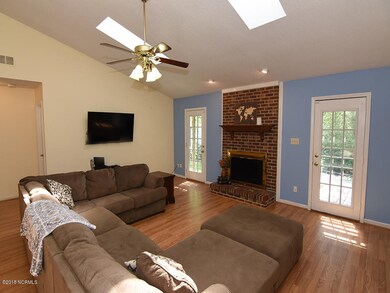 826 Shadowridge Rd, Jacksonville, NC 28546 - photo 4