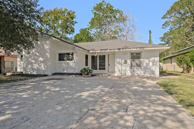 10121 Bretton Dr, Houston, TX 77016 - photo 2