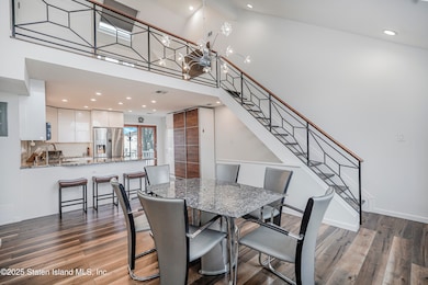 (5) DINING ROOM